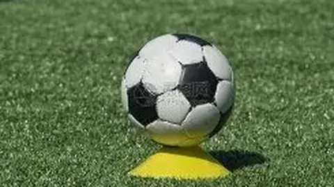 拉波尔塔与德科选帅分歧明显：各自瞄准弗里克与孔塞桑！